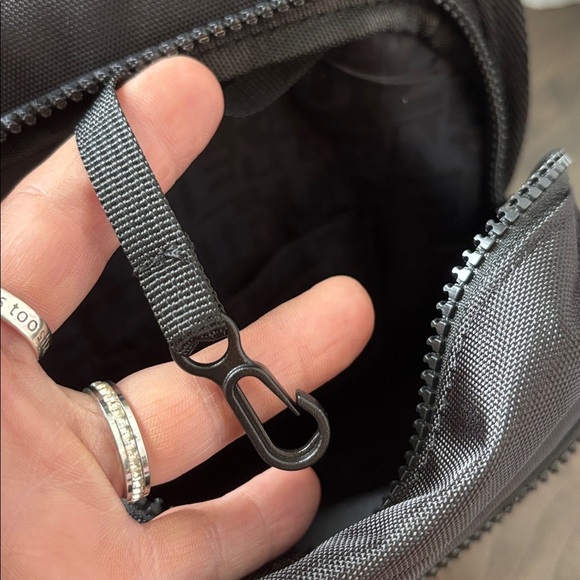 True Religion Yeta Sling Crossbody,3 zip compartments,credit card slots - Picture 10 of 16